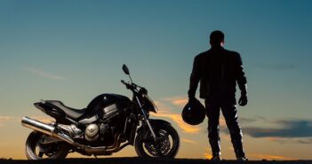 Motorrad finanzieren: "Ohne Schufa" möglich? (Foto: Fotolia / pavel_shishkin)