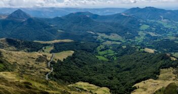 Motorrad Rundfahrt in der französischen Auvergne