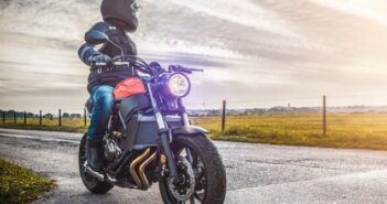 Sicher Motorrad fahren: Die Bremsen checken