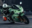 Motorradfahren, aber sicher: Wichtige Tipps zum sicheren Fahren und zur Versicherung ( Foto: Shutterstock - Olegs Ri )