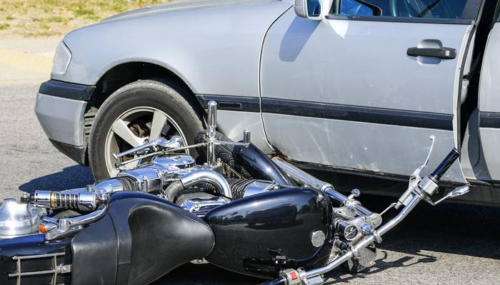 Motorradfahgrer haben ein wesentlich höheres Verletztungsrisiko bei Unfällen als Autofahrer. (Foto: AdobeStock - Zigmunds)