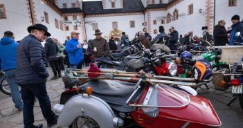 Wintertreffen auf Schloss Augustusburg: Motorradspaß in historischer Kulisse Traditionelles Wintertreffen auf Schloss Augustusburg mit Benzingesprächen und (Foto: Uwe Meinhold)
