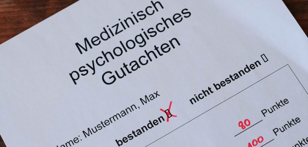MPU Fragen: Die wichtigsten Tipps für Motorradfahrer zur erfolgreichen Rückkehr auf die Straße (Foto: AdobeStock12179419 ehrenberg-bilder)