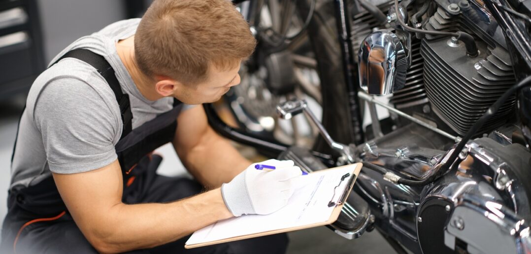 Ölwechsel-Mathematik: Warum Motorradfahrer öfter zur Werkstatt müssen als Audi-Besitzer  (Foto:  AdobeStock - H_Ko - 444936058)