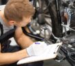 Ölwechsel-Mathematik: Warum Motorradfahrer öfter zur Werkstatt müssen als Audi-Besitzer  (Foto:  AdobeStock - H_Ko - 444936058)