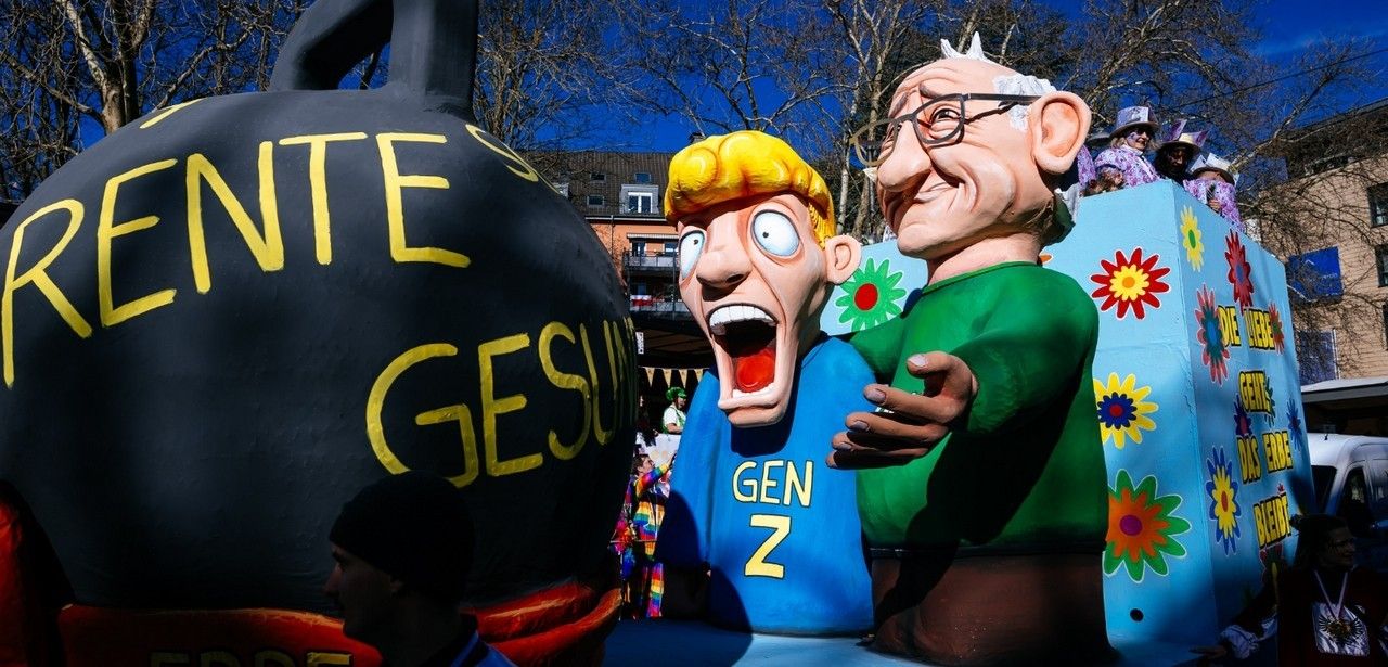Mobile Teams verkaufen Rosenmontagszug-Spange jetzt in Bronze Silber (Foto: Festkomitee Kölner Karneval)