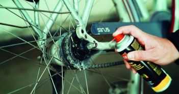 Ballistol Fahrradpflege: Reiniger, Keramik-Kettenöl und Universalöl minimieren dauerhaft (Foto: BALLISTOL GmbH)