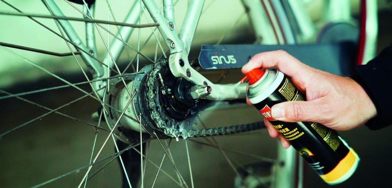 Ballistol Fahrradpflege: Reiniger, Keramik-Kettenöl und Universalöl minimieren dauerhaft (Foto: BALLISTOL GmbH)