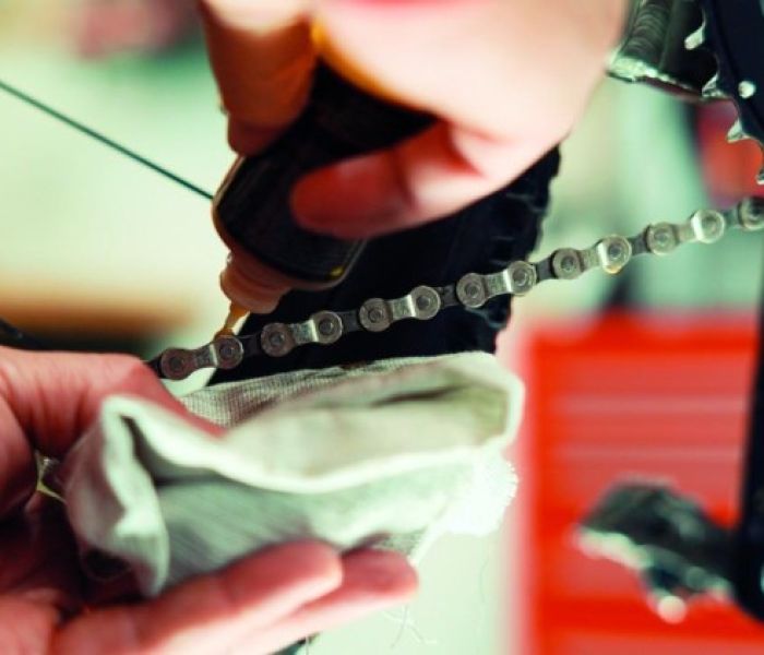 Motivbild Ketten&ouml;l (Foto: BALLISTOL GmbH)