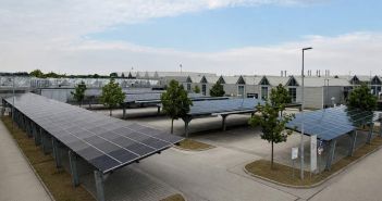 Novelle Energiewirtschaftsgesetz 2026 fördert lokale Solarcarports auf Parkplätzen (Foto: PILLAR GmbH)